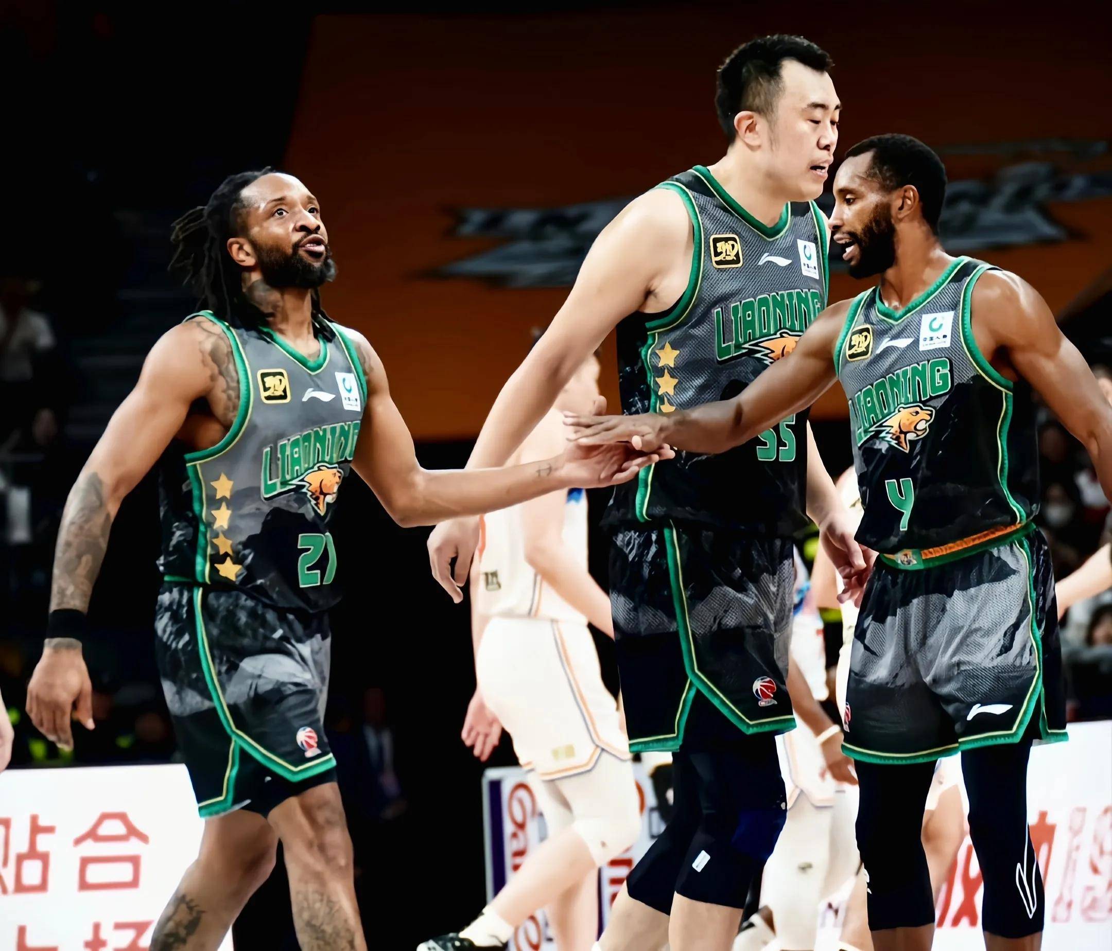 吉林队主场击败辽宁队,取得连胜 吉林队主场击败辽宁队,取得连胜