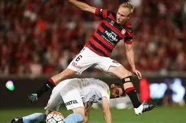 西悉尼流浪者技战术演练密集，冲刺冠军全力以赴