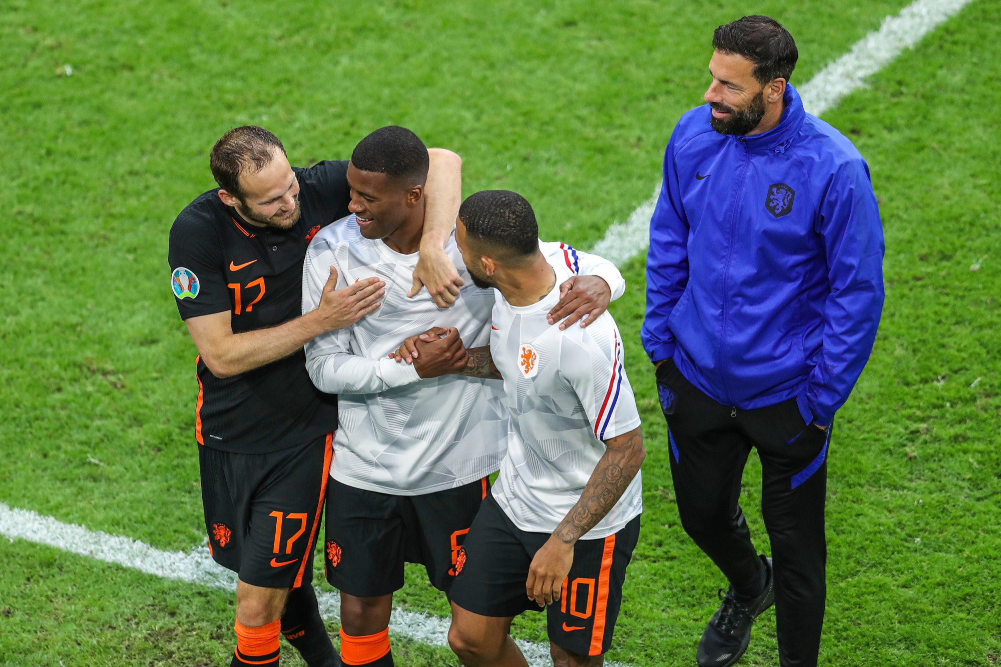 爱游戏在线-在北京国安赛场上演欧洲杯，爆冷，引发弹幕炸裂