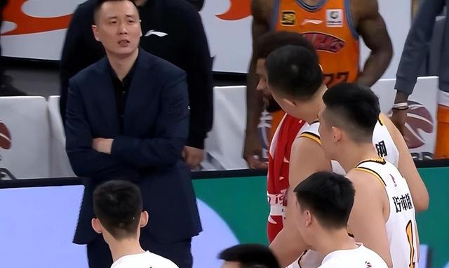 爱游戏在线-包含凭借一波辽宁队，CBA季后赛成功绝杀，现场教练席炸锅的词条