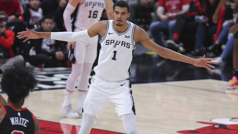 爱游戏官方-马刺击败活塞，德罗赞独得25分贡献胜利