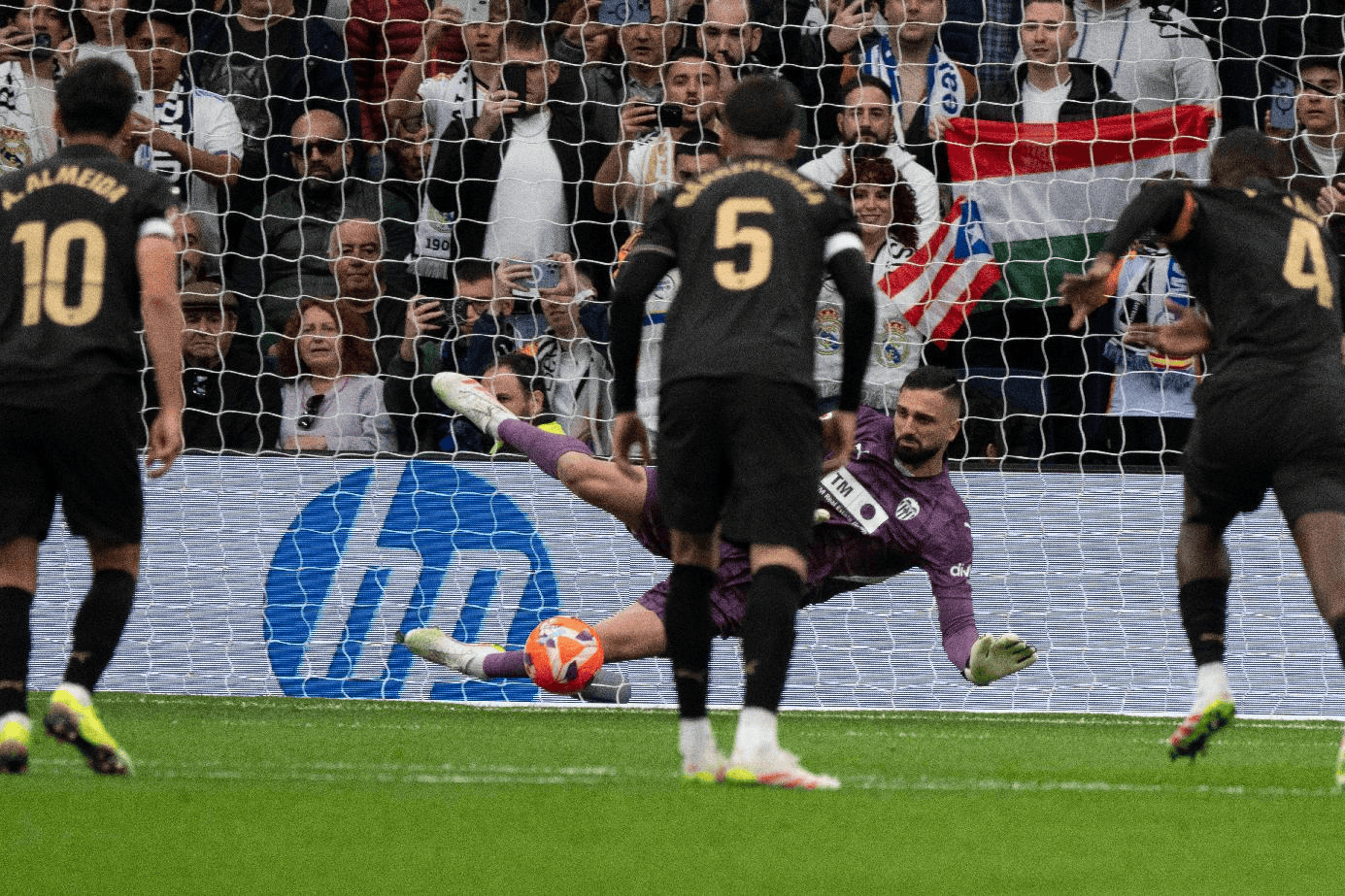 爱游戏官网登录网址-瓦伦西亚主场惨败，连败局势难改的简单介绍