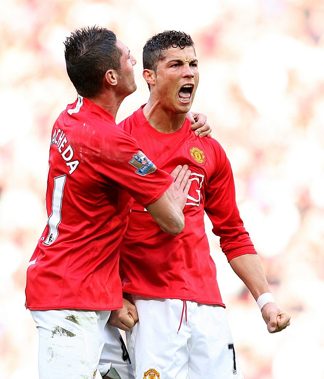 曼联前锋携手女友共游希腊,引发球迷争议的简单介绍 曼联前锋携手女友共游希腊,引发球迷争议的简单介绍