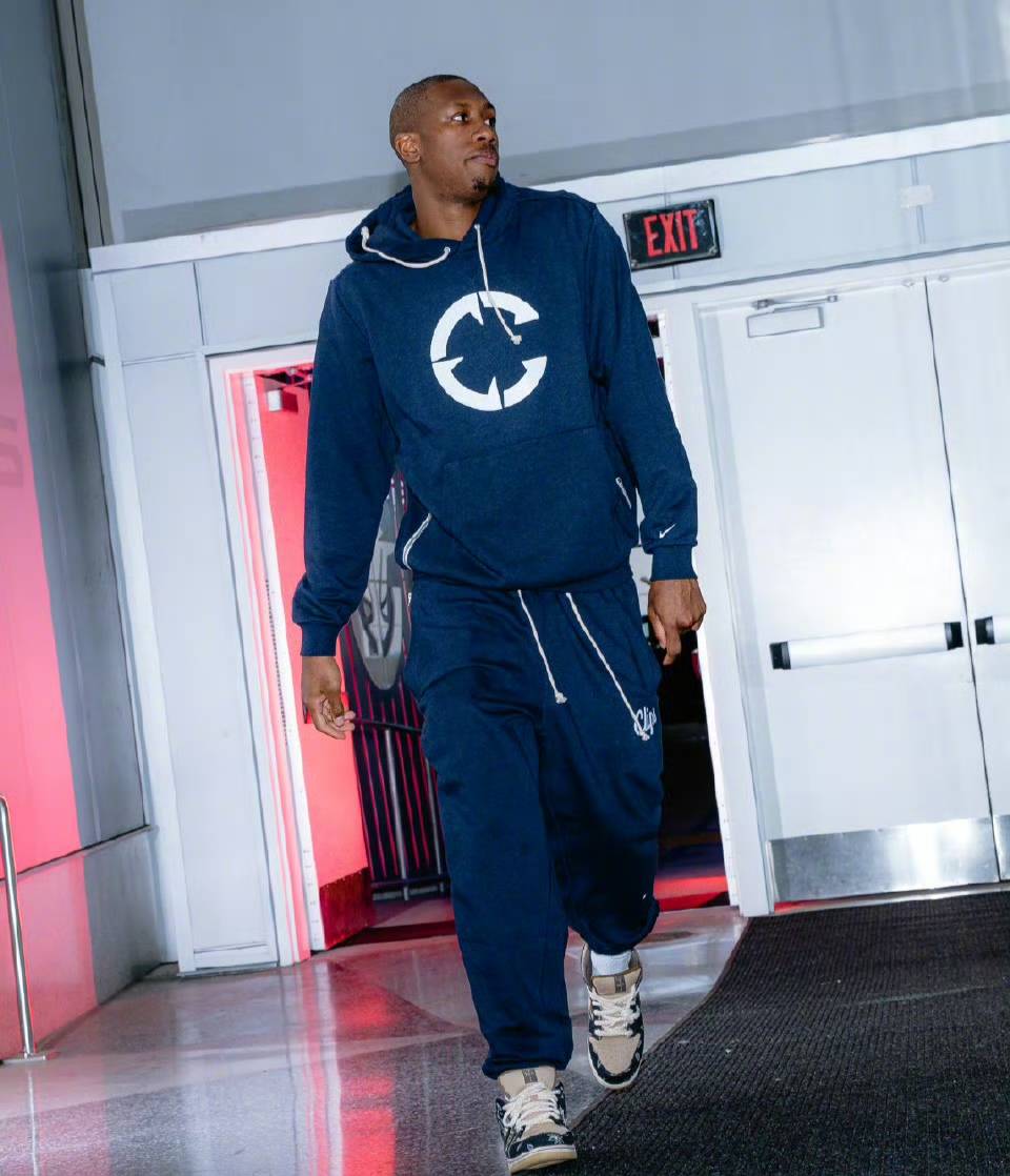 尼斯队球员因伤暂停比赛,恢复期待 尼斯队球员因伤暂停比赛,恢复期待