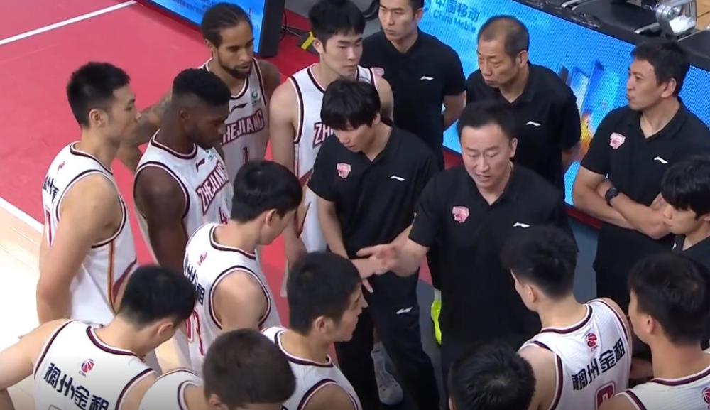 爱游戏亚洲官网-黑龙江男篮外援稳健作战，带队成功