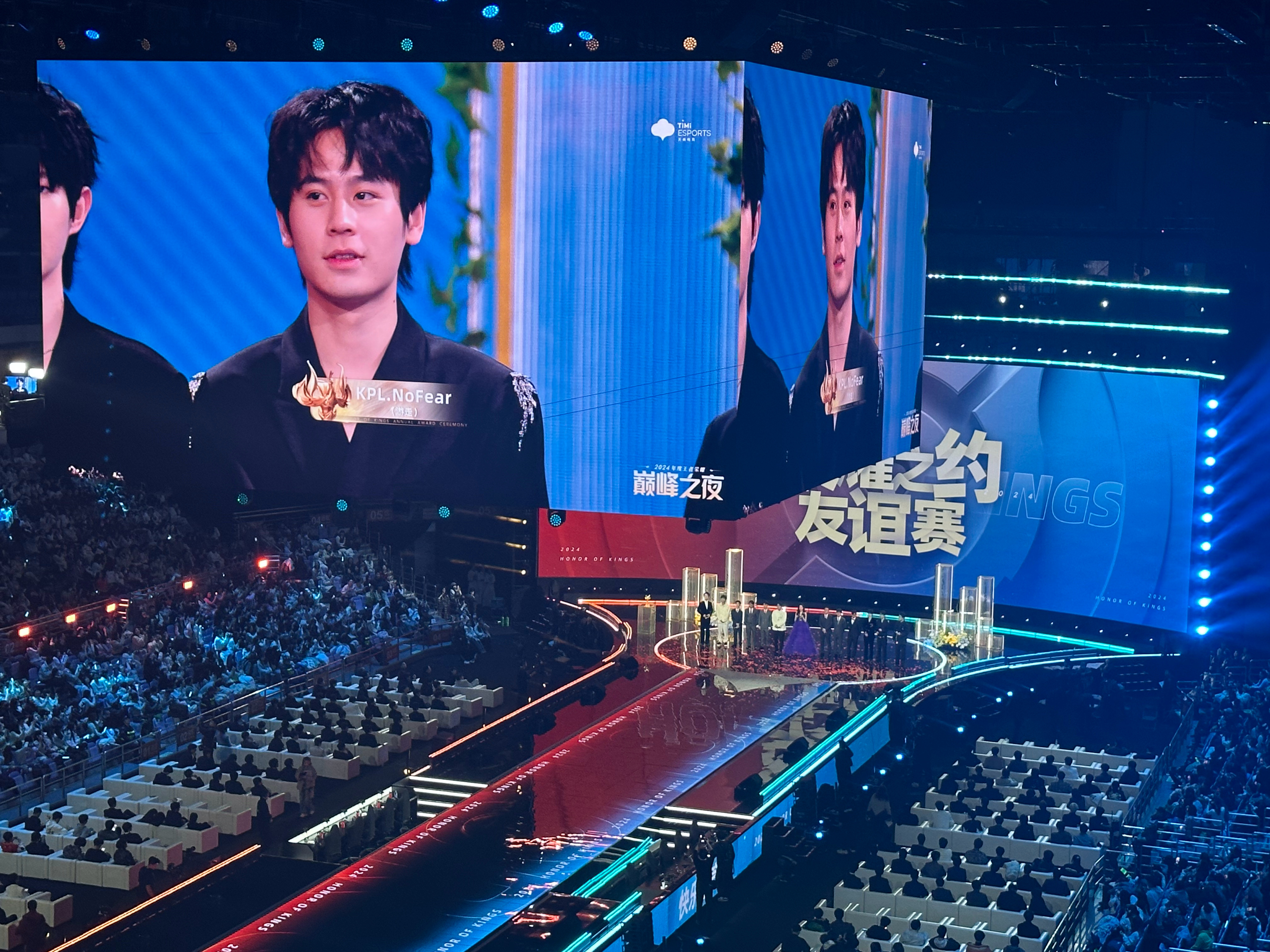 爱游戏地址-精彩一幕接连上演，球员们用实力征服观众的简单介绍