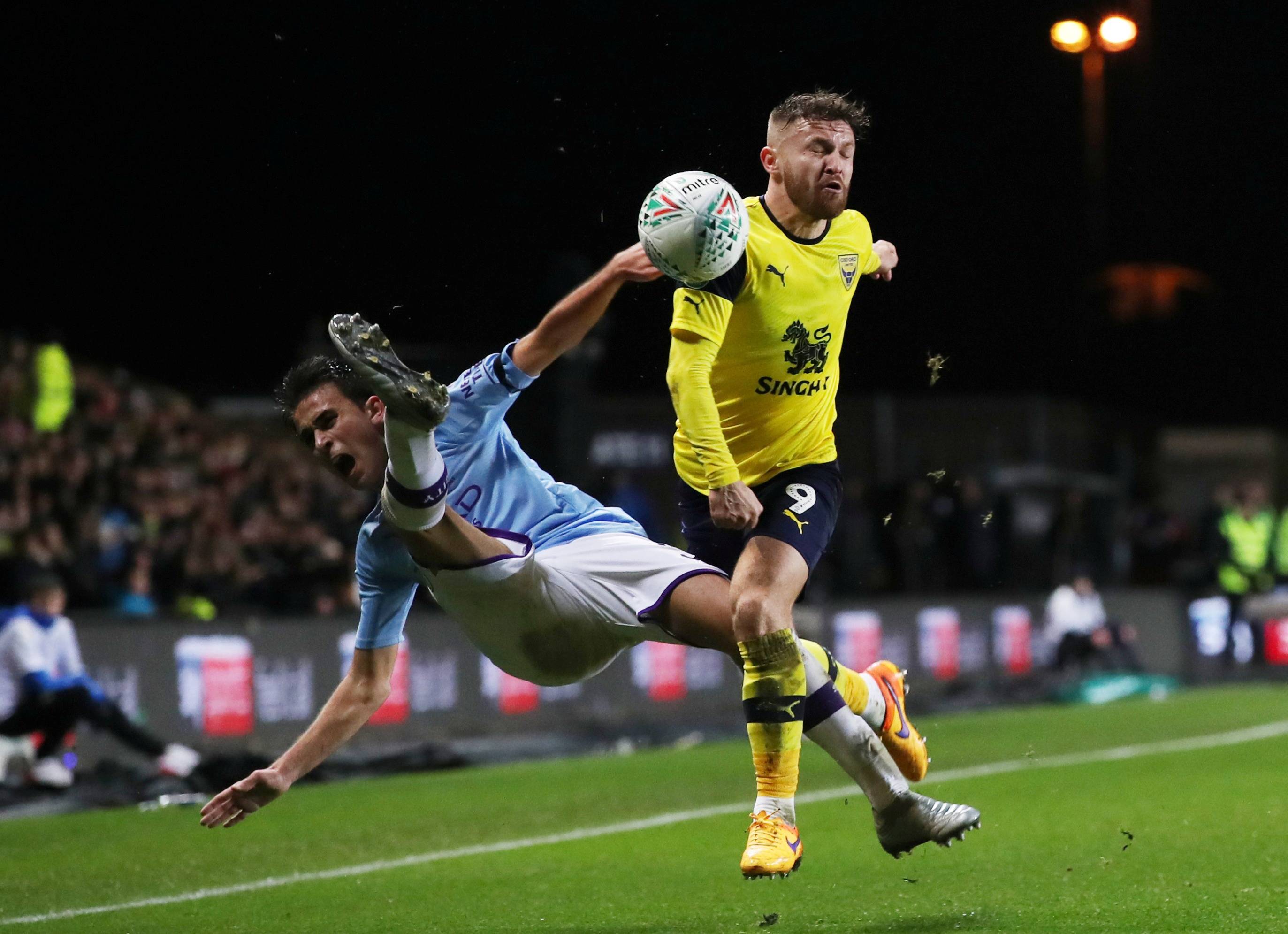 爱游戏电竞-英国足坛：豪门队伍展现实力，激烈对决的简单介绍