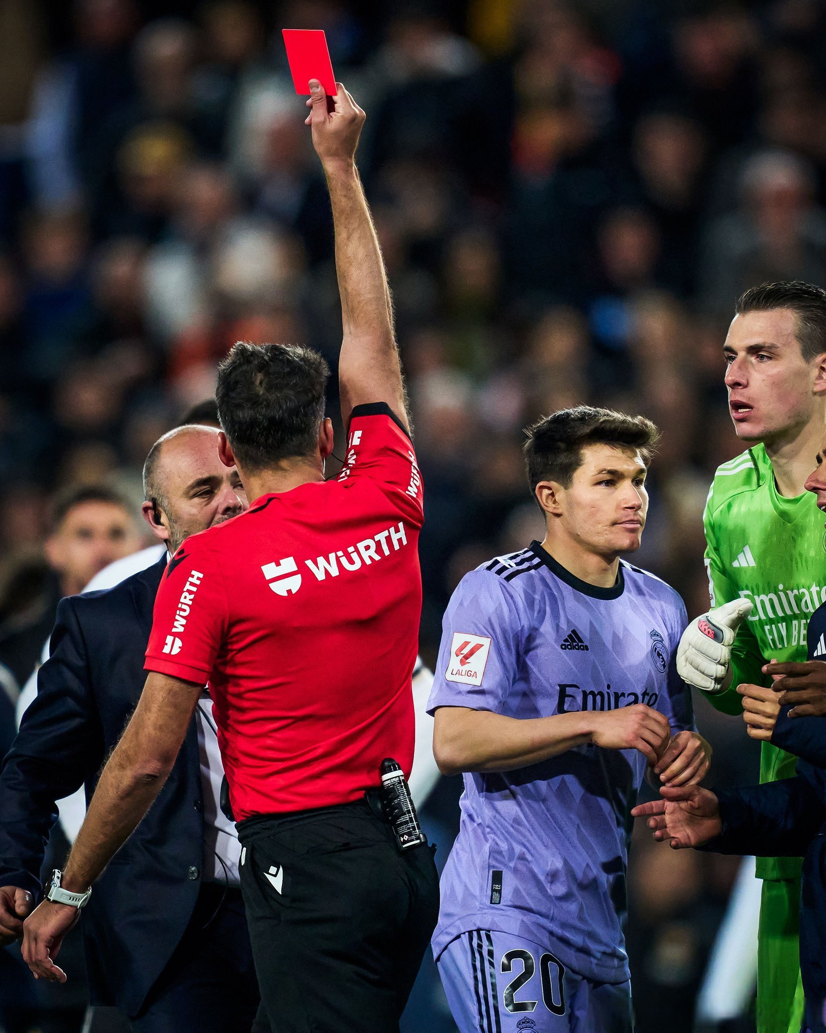 爱游戏新闻-瓦伦西亚击败对手，重返前列