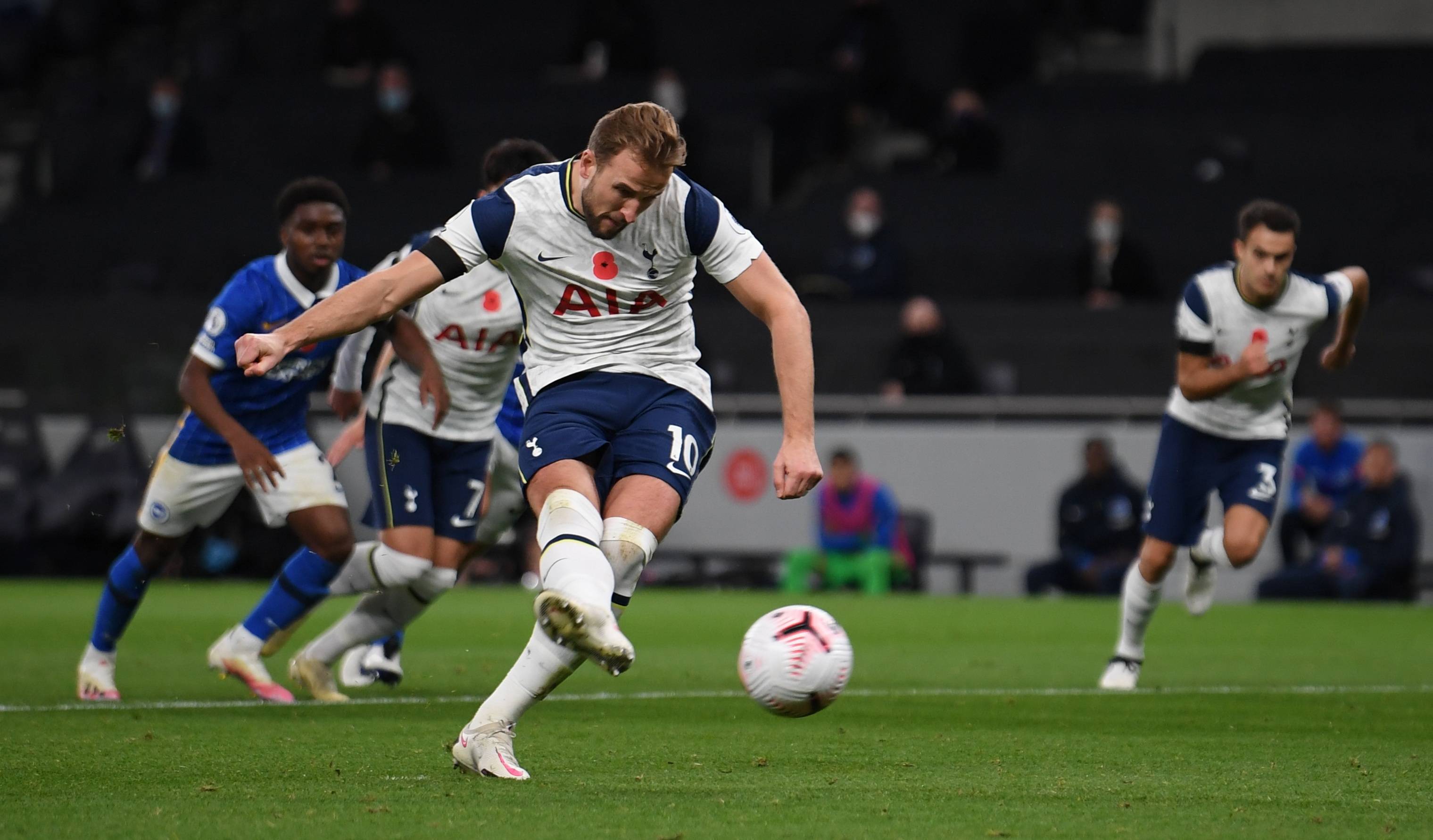 曼城准备迎战热刺,决胜时刻 曼城准备迎战热刺,决胜时刻