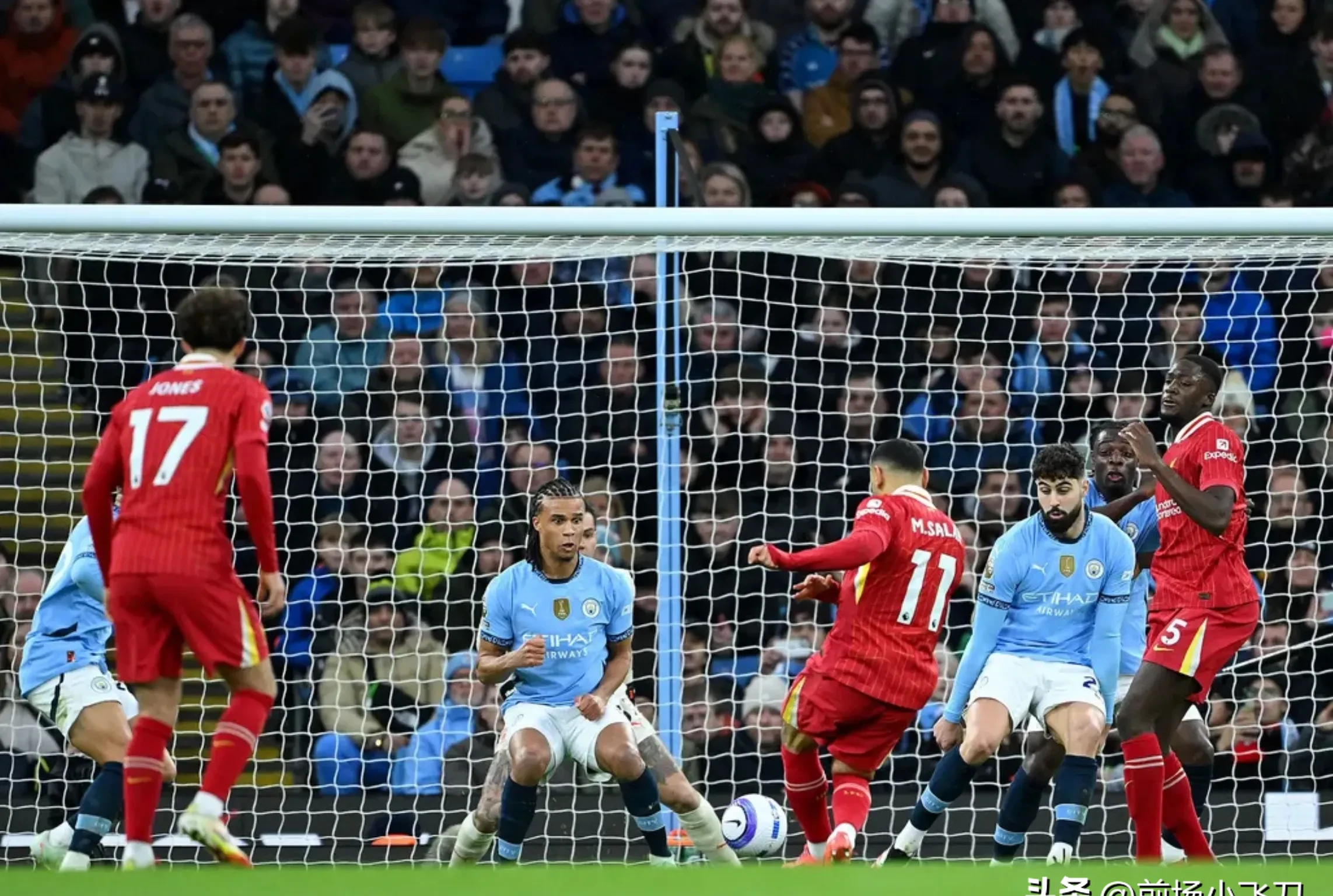 爱游戏中国官网-曼联客场惨败，英超争冠形势紧张！