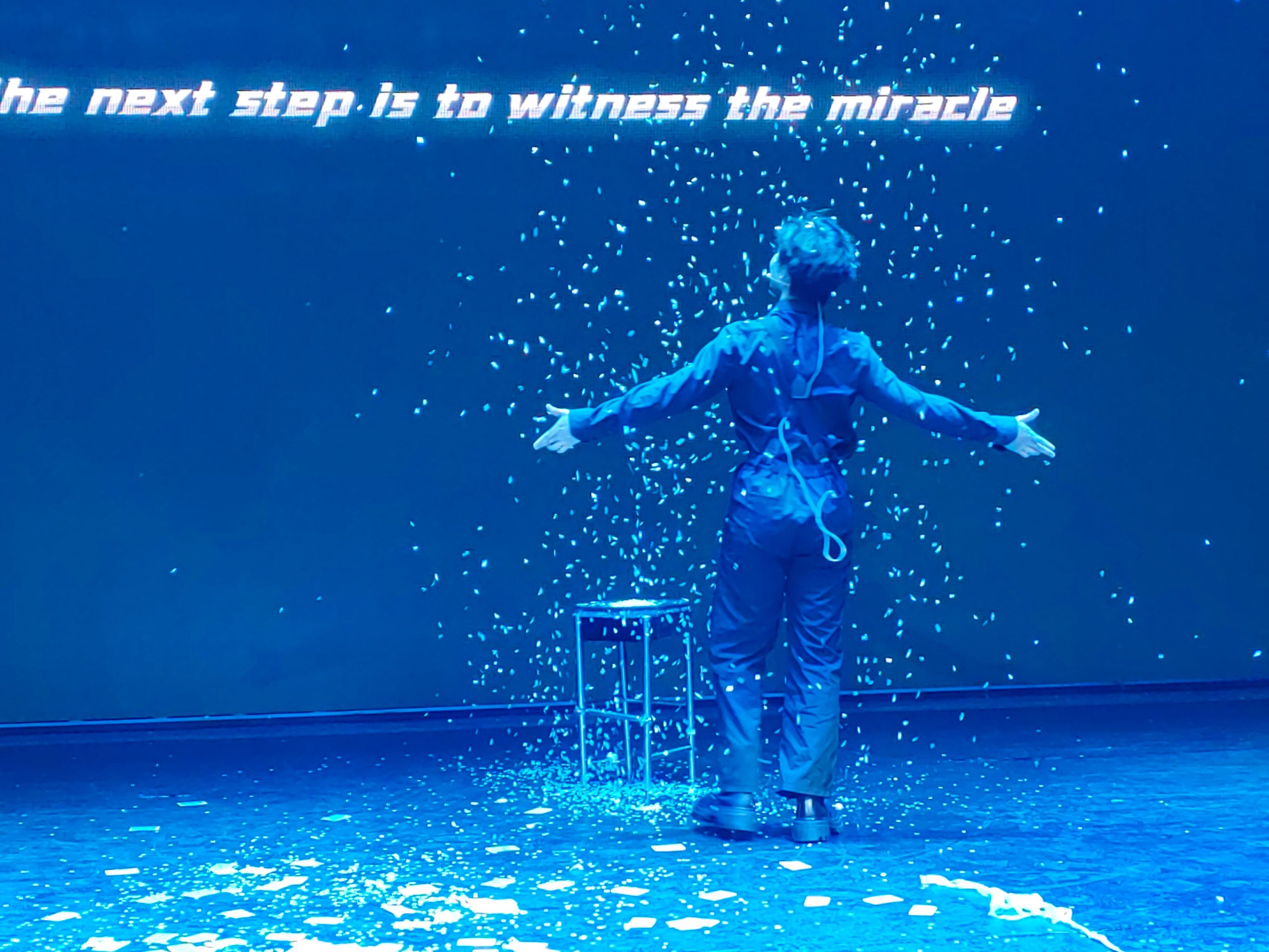 包含神奇一幕!球场上的精彩表演让人目不暇接的词条 包含神奇一幕!球场上的精彩表演让人目不暇接的词条