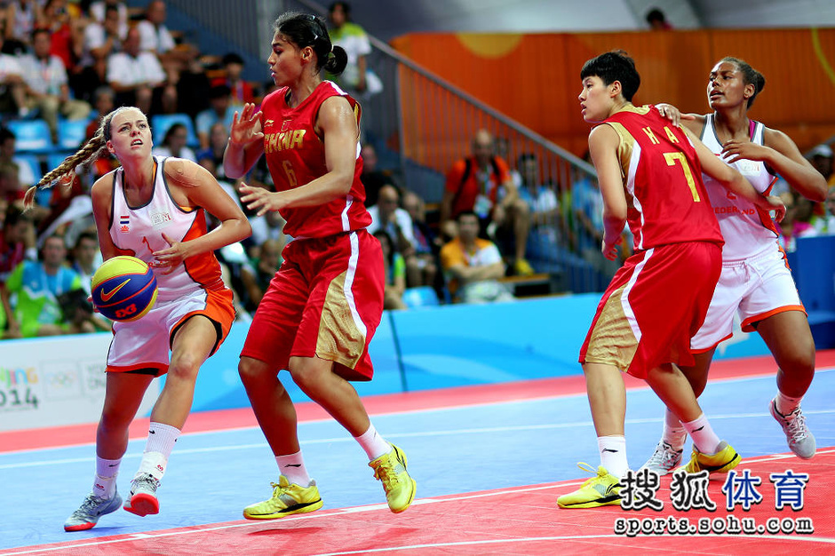 法国女篮击败北马其顿，取得国际篮球比赛大胜