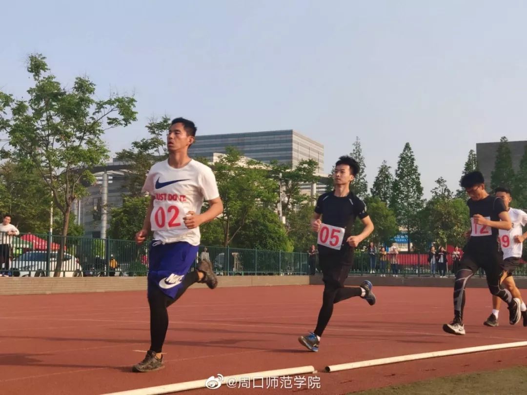 热火队员身手矫健在比赛中获胜在望的简单介绍 热火队员身手矫健在比赛中获胜在望的简单介绍