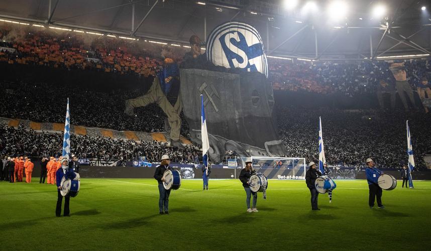 爱游戏投注-沙尔克阵容变动频繁，或将面临阵容调整