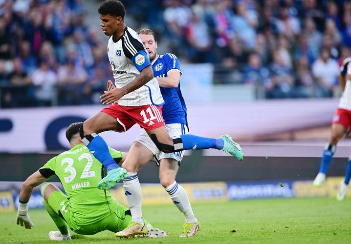 沙尔克阵容变动频繁，或将面临阵容调整