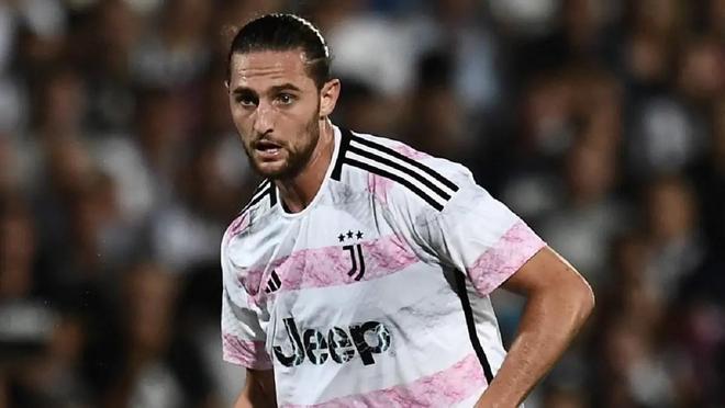 尤文中场拉比奥打入精彩进球,为球队带来胜利 尤文中场拉比奥打入精彩进球,为球队带来胜利