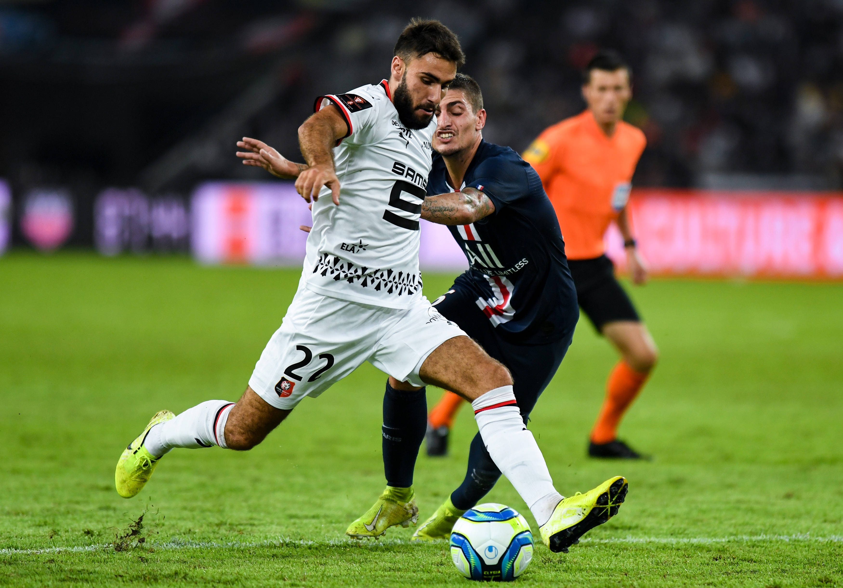 爱游戏登录入口-巴黎圣日耳曼客场大胜，射手梅开二度锁胜