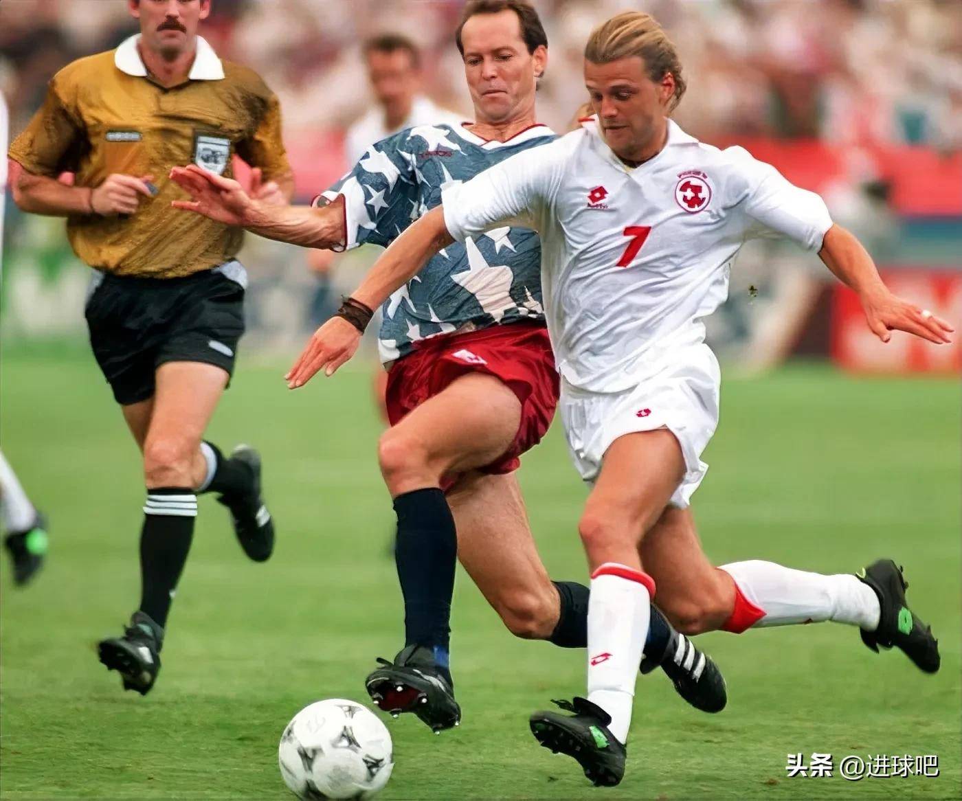爱游戏链接-美国足球队在比赛中获得重要胜利