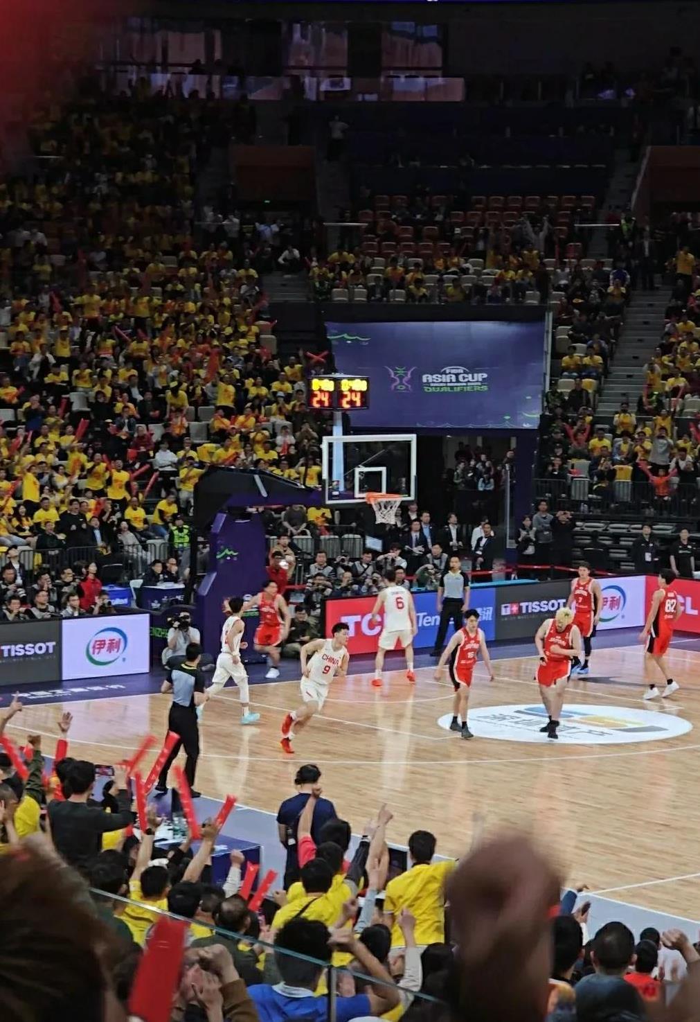 劲旅之战点燃球迷热情，球场氛围瞬间沸腾的简单介绍